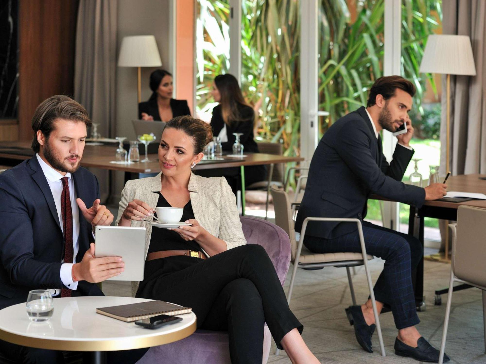 Sofitel Marrakech Palais Imperial & Spa Марракеш Экстерьер фото Businesspeople working in a hotel